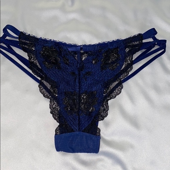 COPY - Victoria’s Secret V-strap Panty - Picture 4 of 7